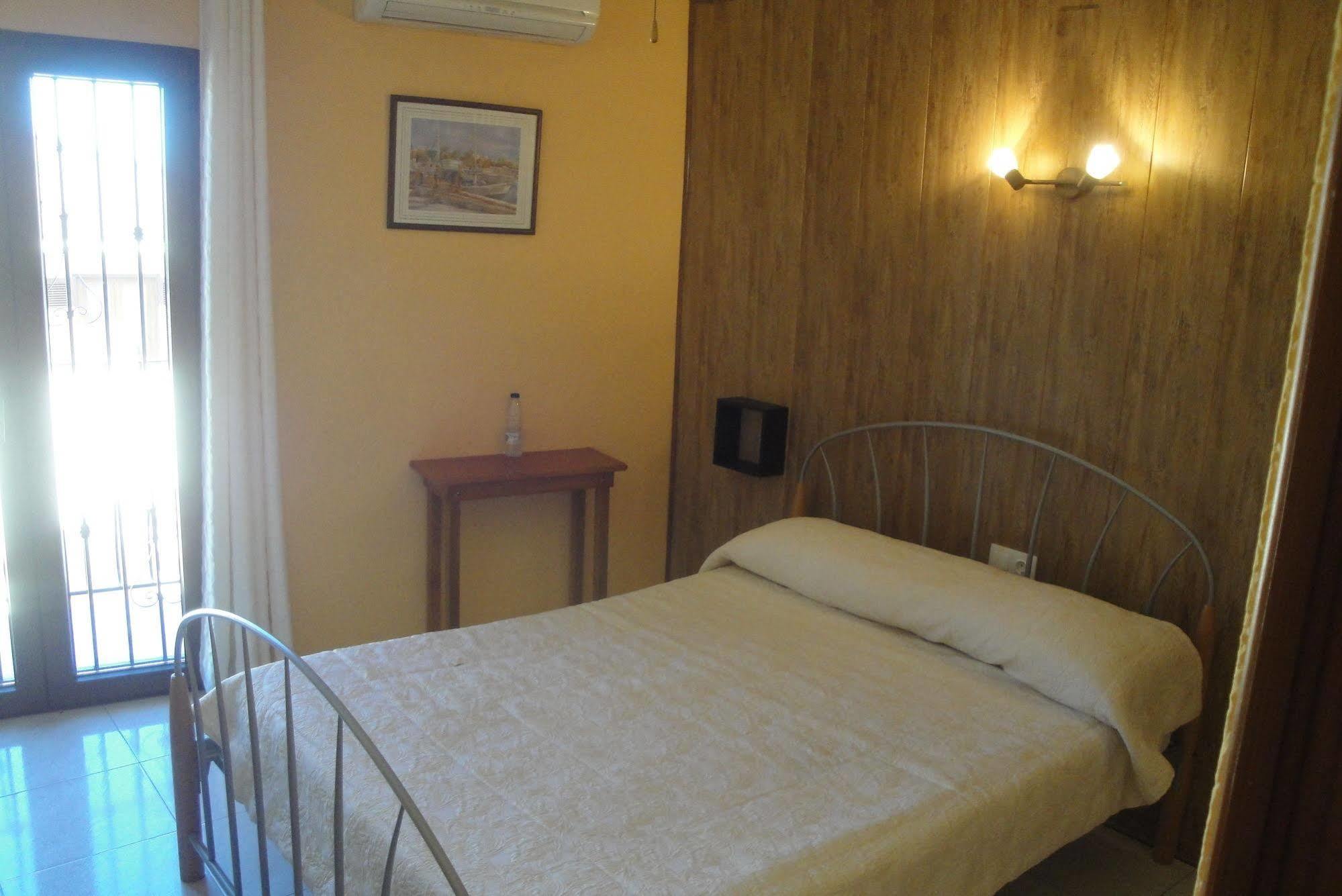 Hostal Cristina Dénia Exterior foto