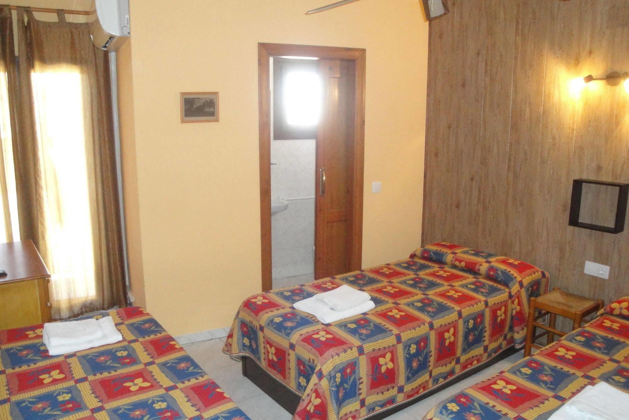 Hostal Cristina Dénia Exterior foto